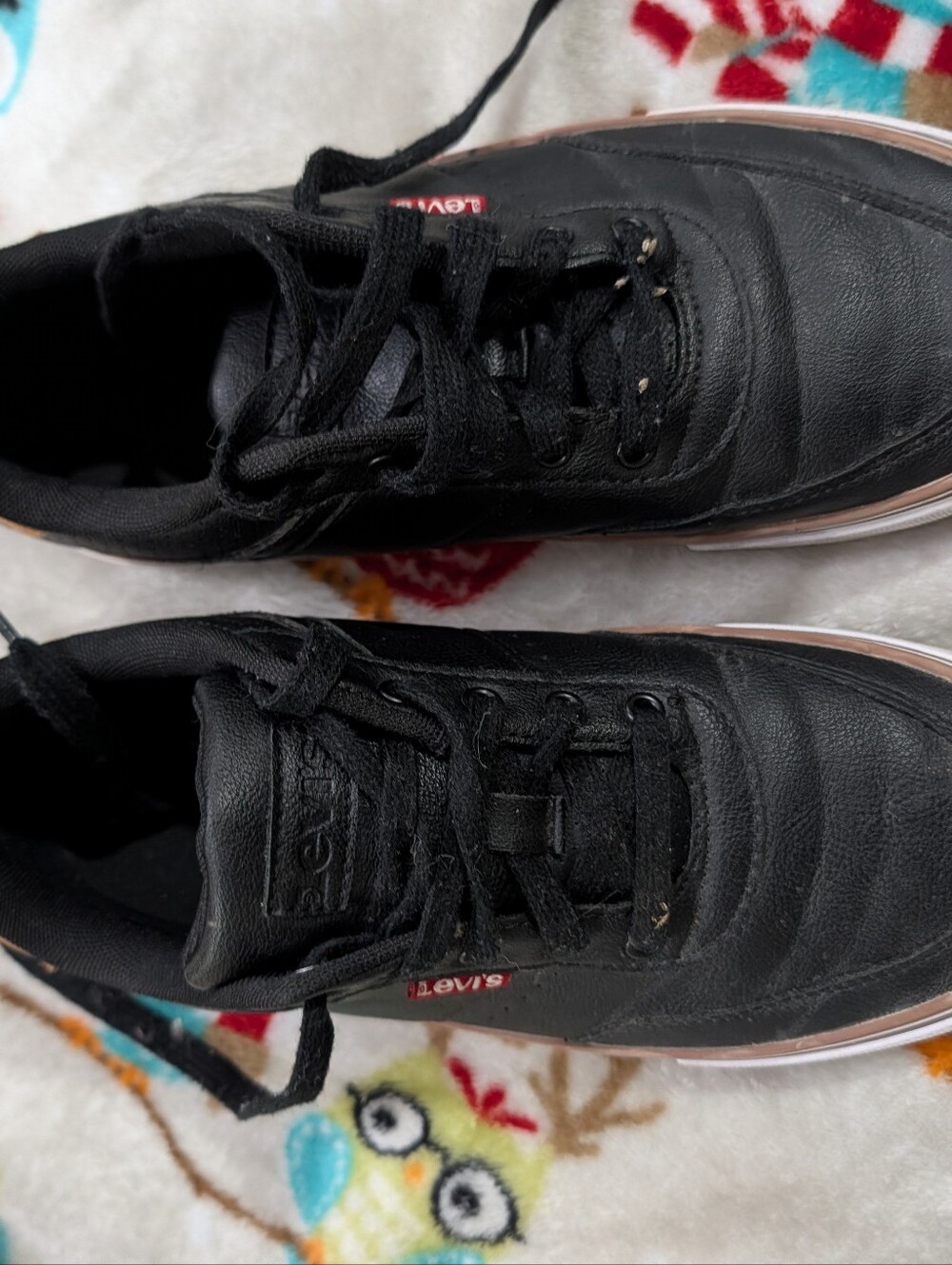 Levi's Men's Black Leather Lace-Up Sneakers with Subtle Red Tag
